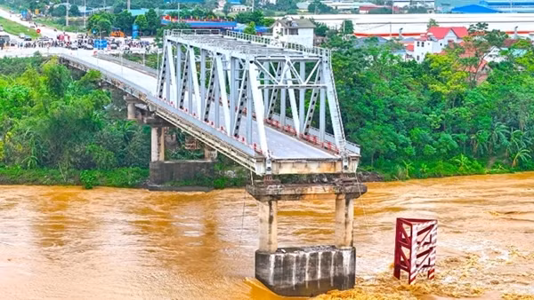 Lên phương án phá dỡ các nhịp, trụ còn lại của cầu Phong Châu