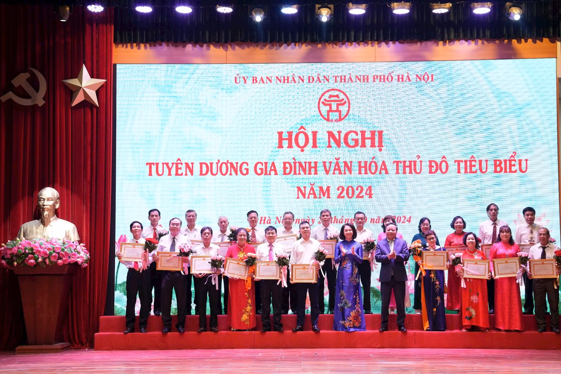 Tuyên dương 87 Gia đình văn hóa Thủ đô tiêu biểu -0