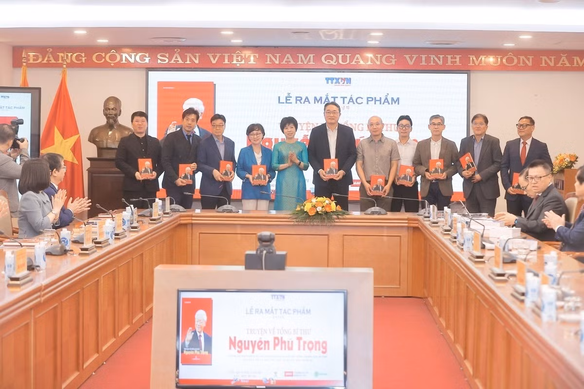 TTXVN ra mắt cuốn sách về Tổng Bí thư Nguyễn Phú Trọng của tác giả Hàn Quốc -0