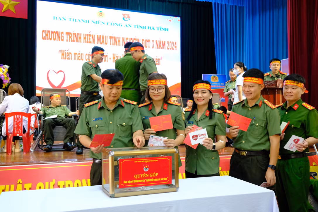 Hơn 150 cán bộ, chiến sỹ Công an tỉnh Hà Tĩnh hiến máu tình nguyện đợt 3 năm 2024 -0