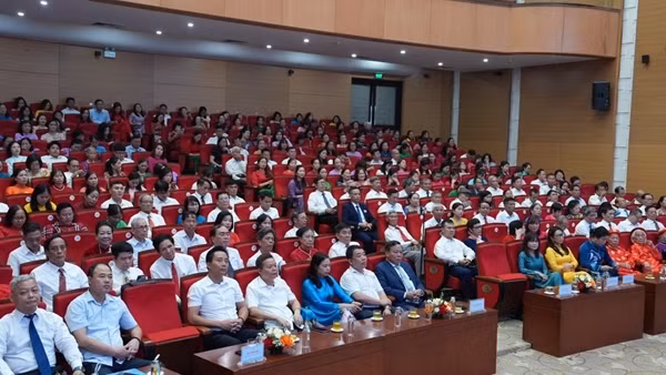 Tuyên dương 87 Gia đình văn hóa Thủ đô tiêu biểu