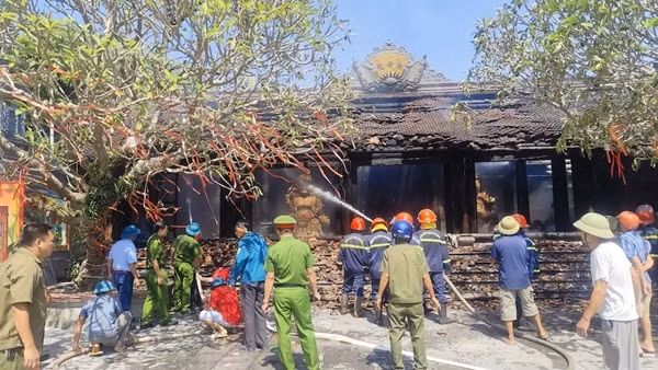 Điều tra, làm rõ nguyên nhân vụ cháy chùa 800 năm tuổi