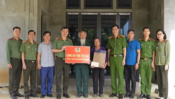 Công an tỉnh Yên Bái hỗ trợ hộ gia đình có hoàn cảnh khó khăn
