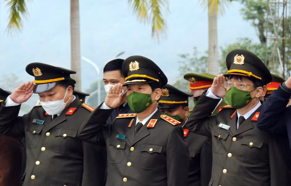 Đoàn Công tác Bộ Công an viếng Nghĩa trang Liệt sĩ Quốc gia Vị Xuyên -2