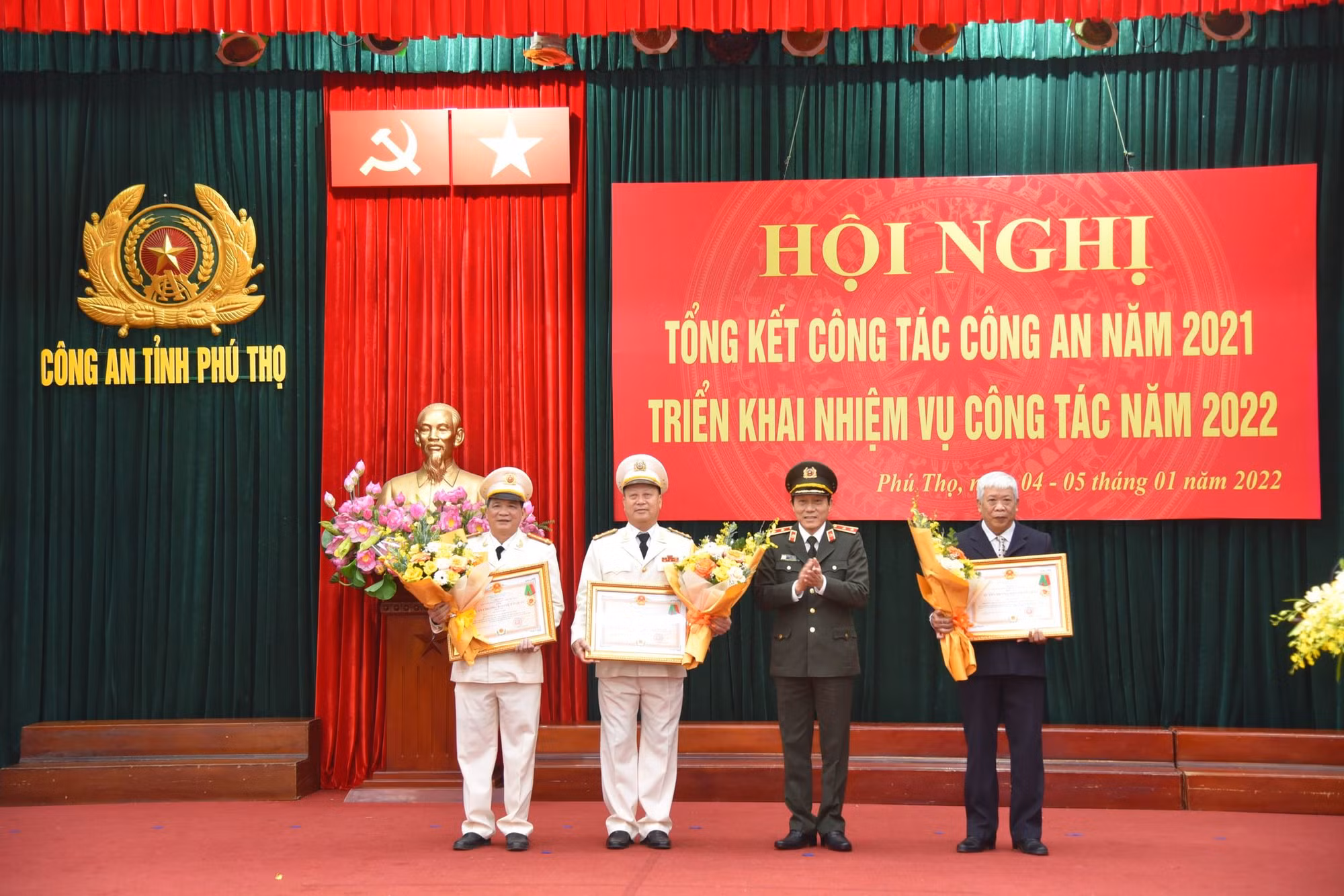 Công an tỉnh Phú Thọ phát huy truyền thống anh hùng, thi đua lập công vì an ninh đất Tổ -0
