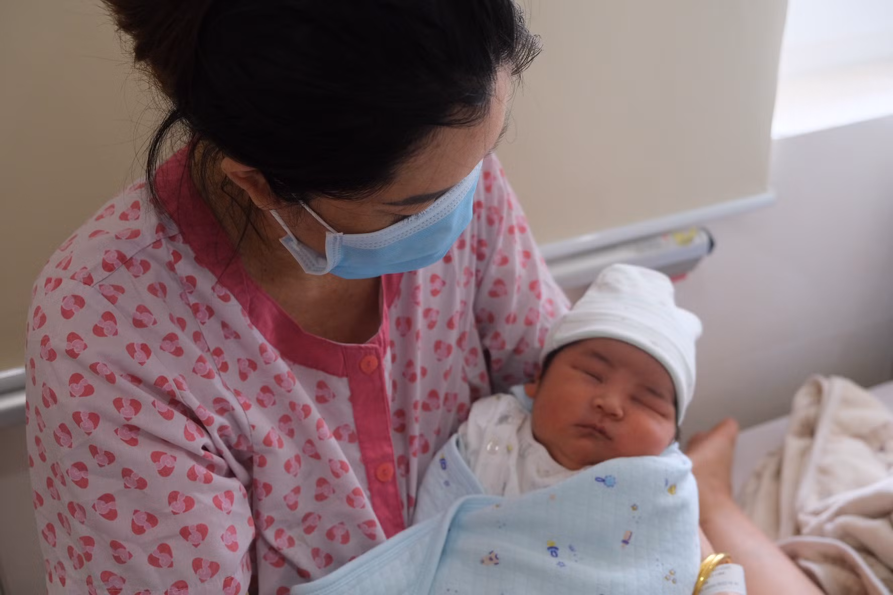 Một bé trai ra đời nặng hơn 5kg tại Bệnh viện Hùng Vương -0