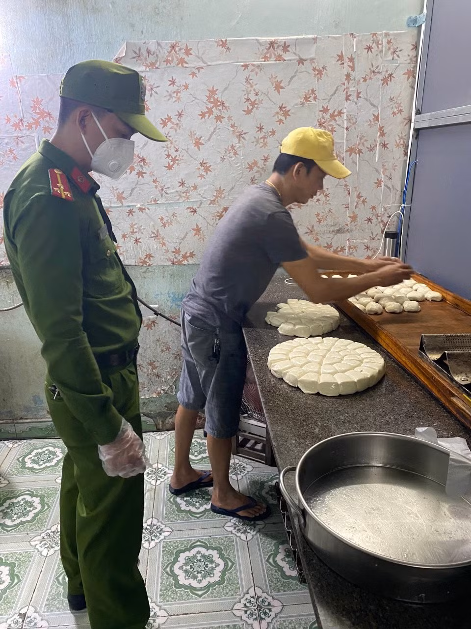 Đà Nẵng: Phát hiện loạt cơ sở sản xuất, chế biến thực phẩm không an toàn cho người tiêu dùng -0