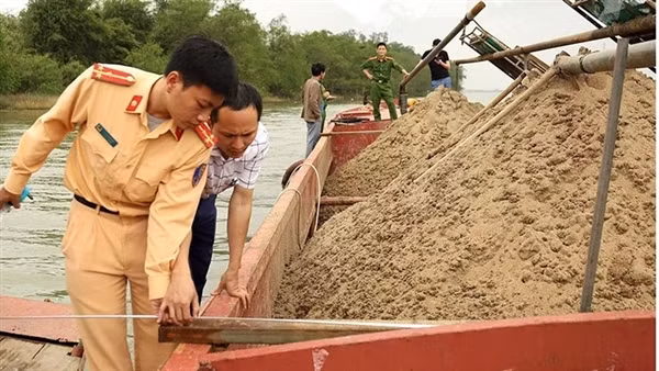 Thái Nguyên: "Đất tặc" lộng hành san đồi đem bán ảnh 3