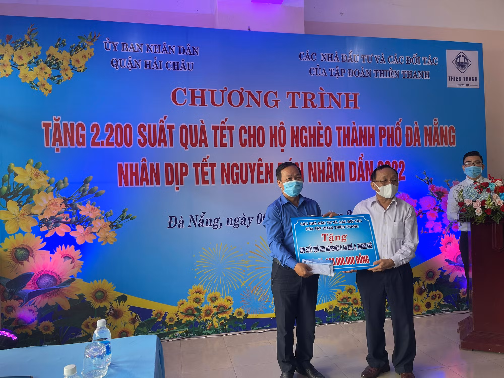 Trao 5.400 phần quà trị giá 2,7 tỉ đồng cho cho các hộ gia đình khó khăn ở Đà Nẵng và Quảng Ngãi -0