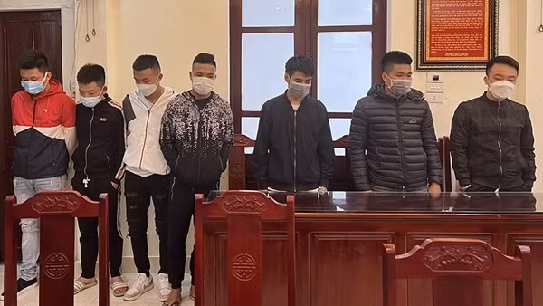 Hai nhóm thanh niên thuê phòng karaoke để… sử dụng ma túy ảnh 4