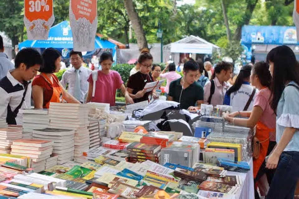 họi chợ sách vẫ nlà ngày hội được đông đảo người việt mong đợi.jpg -0