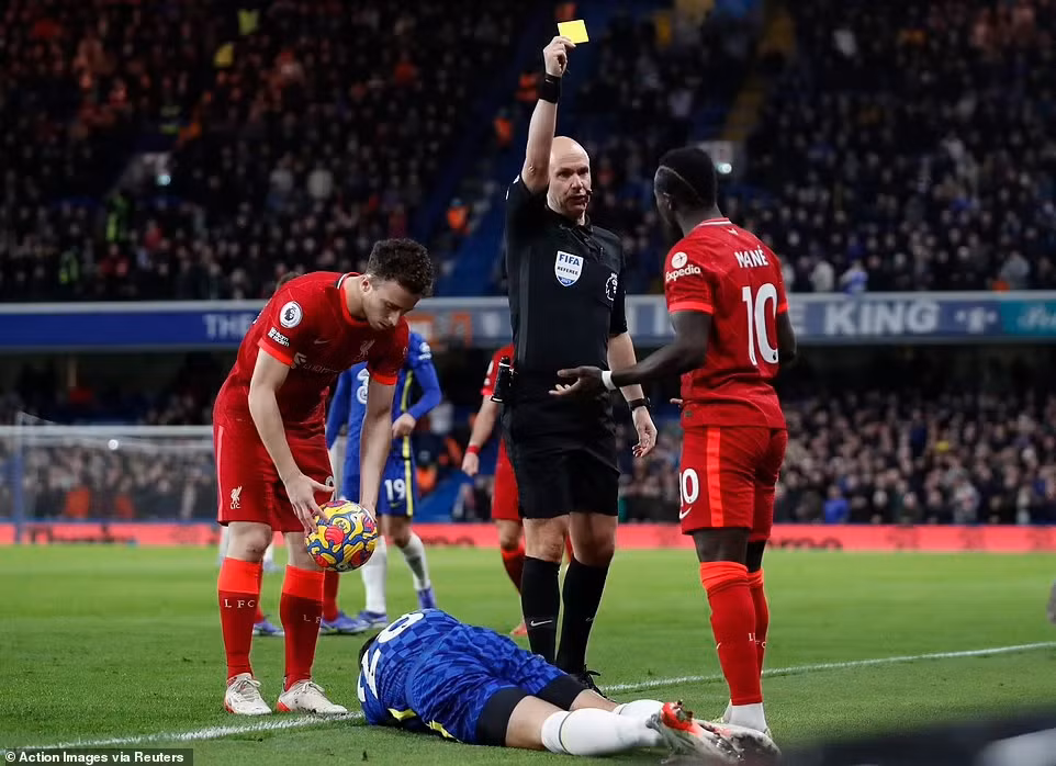 Thủ quân Chelsea bất mãn với pha nhận thẻ vàng nhanh nhất lịch sử giải Ngoại hạng -0