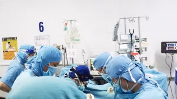 Cứu sống bé gái mắc dị tật tim bẩm sinh gây tím tái chân tay