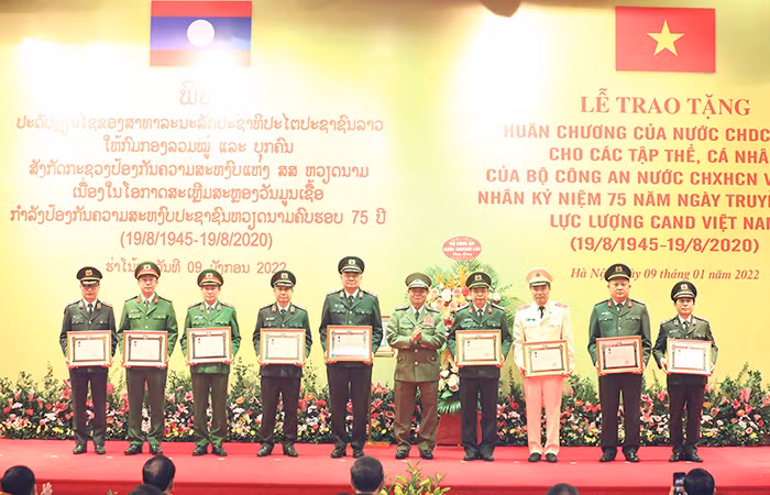 Đưa quan hệ hợp tác giữa hai Bộ Công an Việt - Lào lên tầm cao mới -0