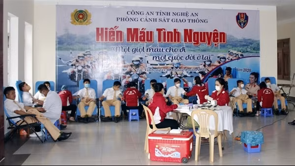 Hơn 100 CSGT Công an Nghệ An hiến máu tình nguyện