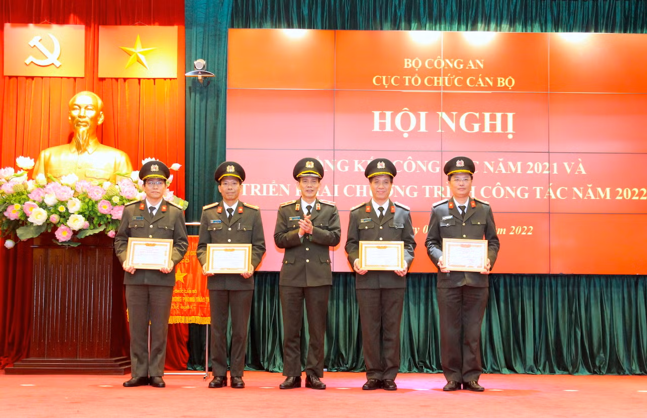 Nâng cao năng lực đội ngũ cán bộ đáp ứng yêu cầu nhiệm vụ -0