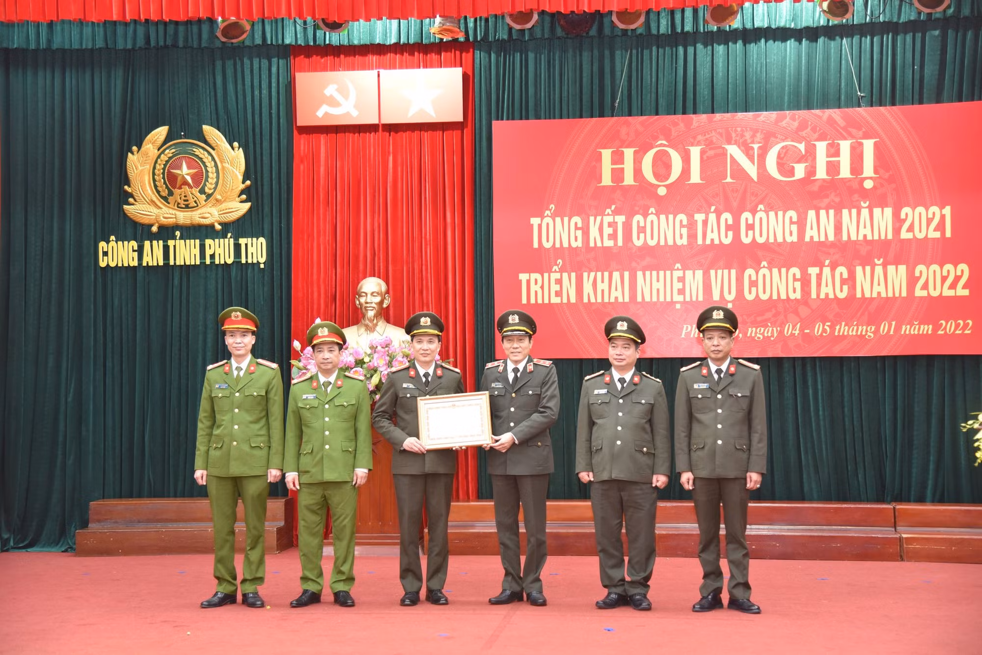 Công an tỉnh Phú Thọ phát huy truyền thống anh hùng, thi đua lập công vì an ninh đất Tổ -0