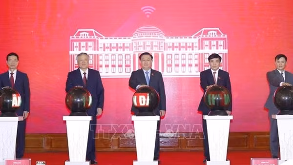 Đề xuất áo choàng cho hội thẩm nhân dân là "không gần gũi" ảnh 4