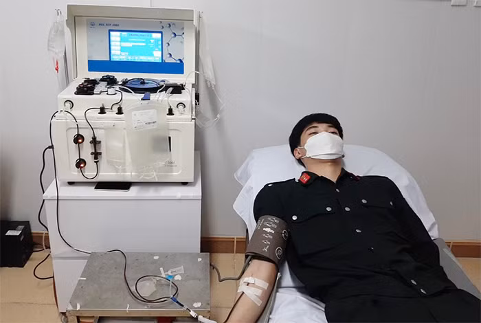 Đoàn viên Phòng Cảnh sát Cơ động Công an Hà Tĩnh hiến máu cứu người trong đêm -0