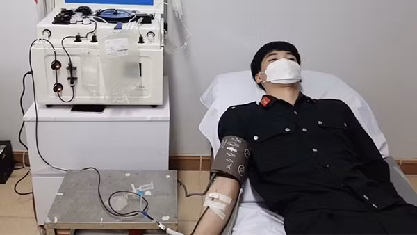 Hơn 100 CSGT Công an Nghệ An hiến máu tình nguyện ảnh 4