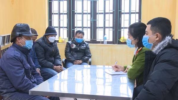 Phá băng nhóm tàng trữ súng chuyên “bảo kê” quán cà phê ảnh 1
