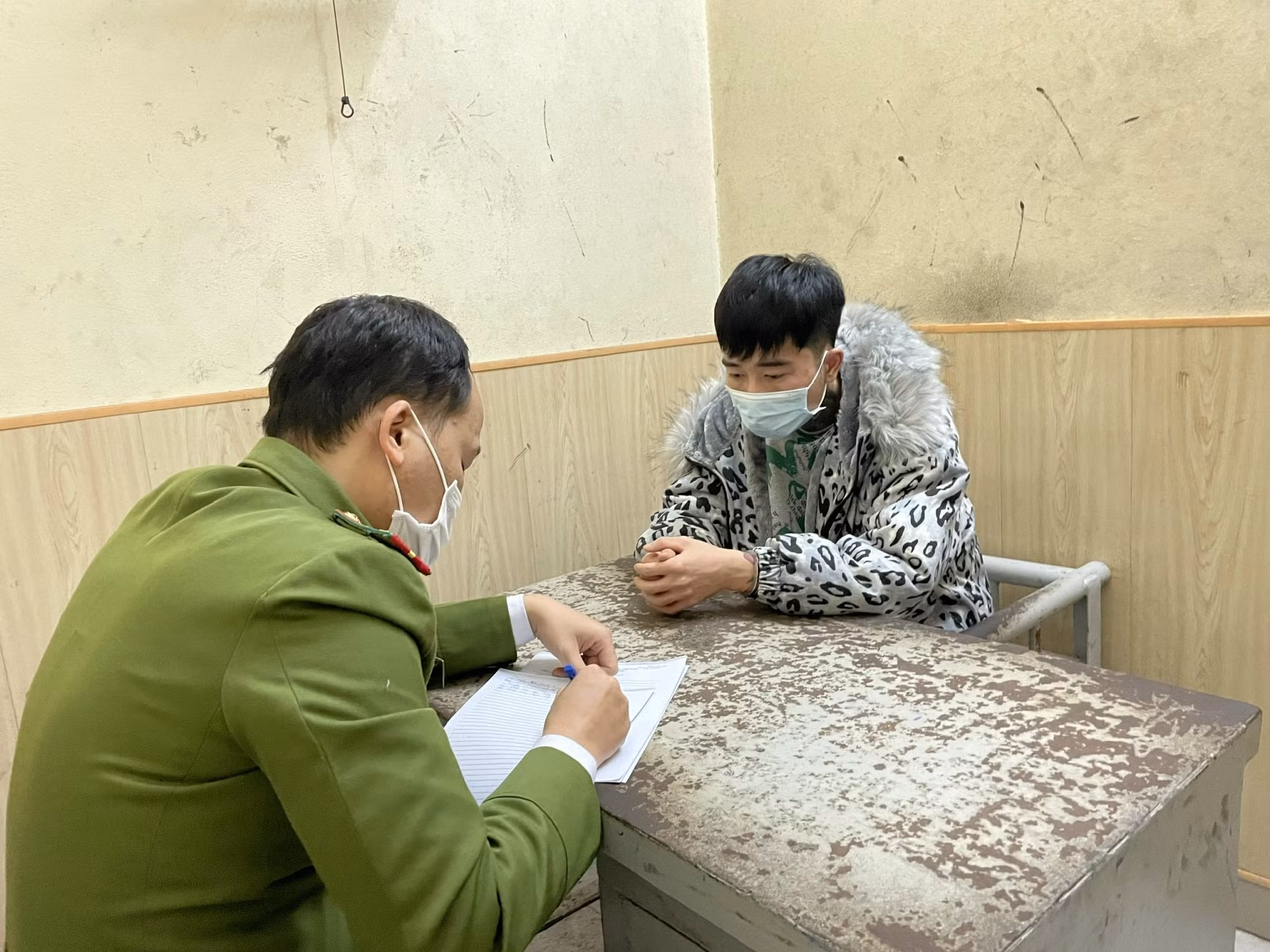 Đối tượng cướp tiền ở ngân hàng khai gì tại cơ quan Công an? -0