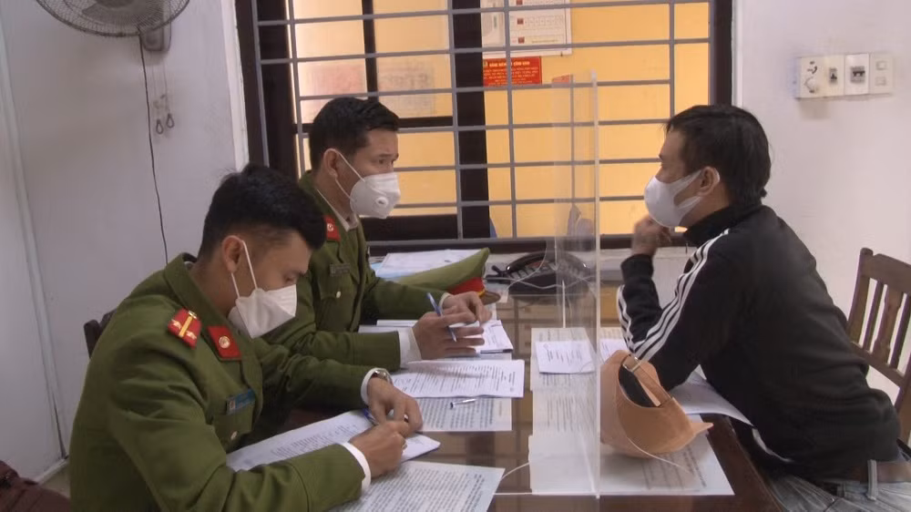 Bán ma túy “dổm” để chiếm đoạt tài sản -0
