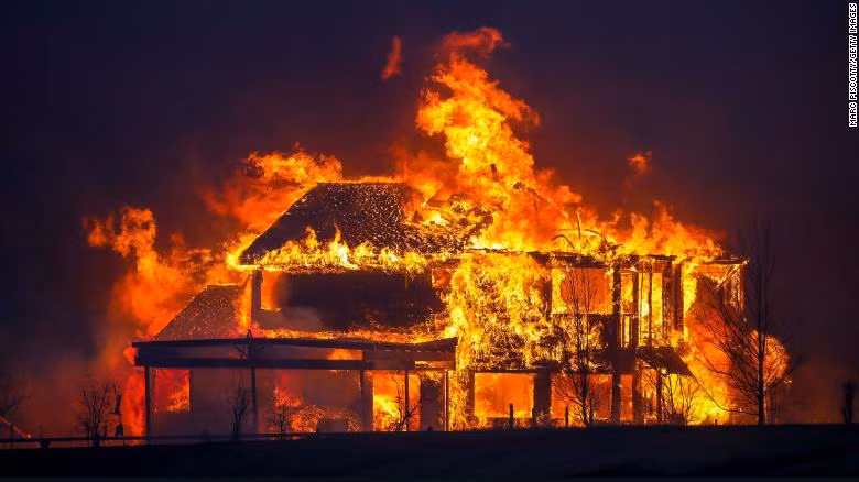 Một ngôi nhà ở Colorado bị lửa cháy rừng thiêu trụi. Ảnh: CNN