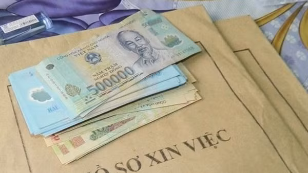 Truy tìm đối tượng làm giả giấy tờ mua ô tô rồi đem cầm cố ảnh 2