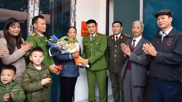 Cao đẳng CSND II tặng phí xây nhà Nghĩa tình đồng đội ảnh 5