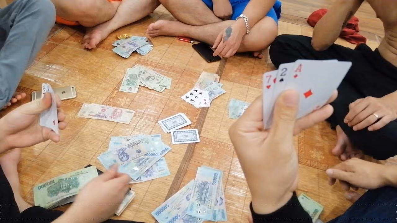 Khởi tố một phó giám đốc khai thác quặng trái phép ảnh 2