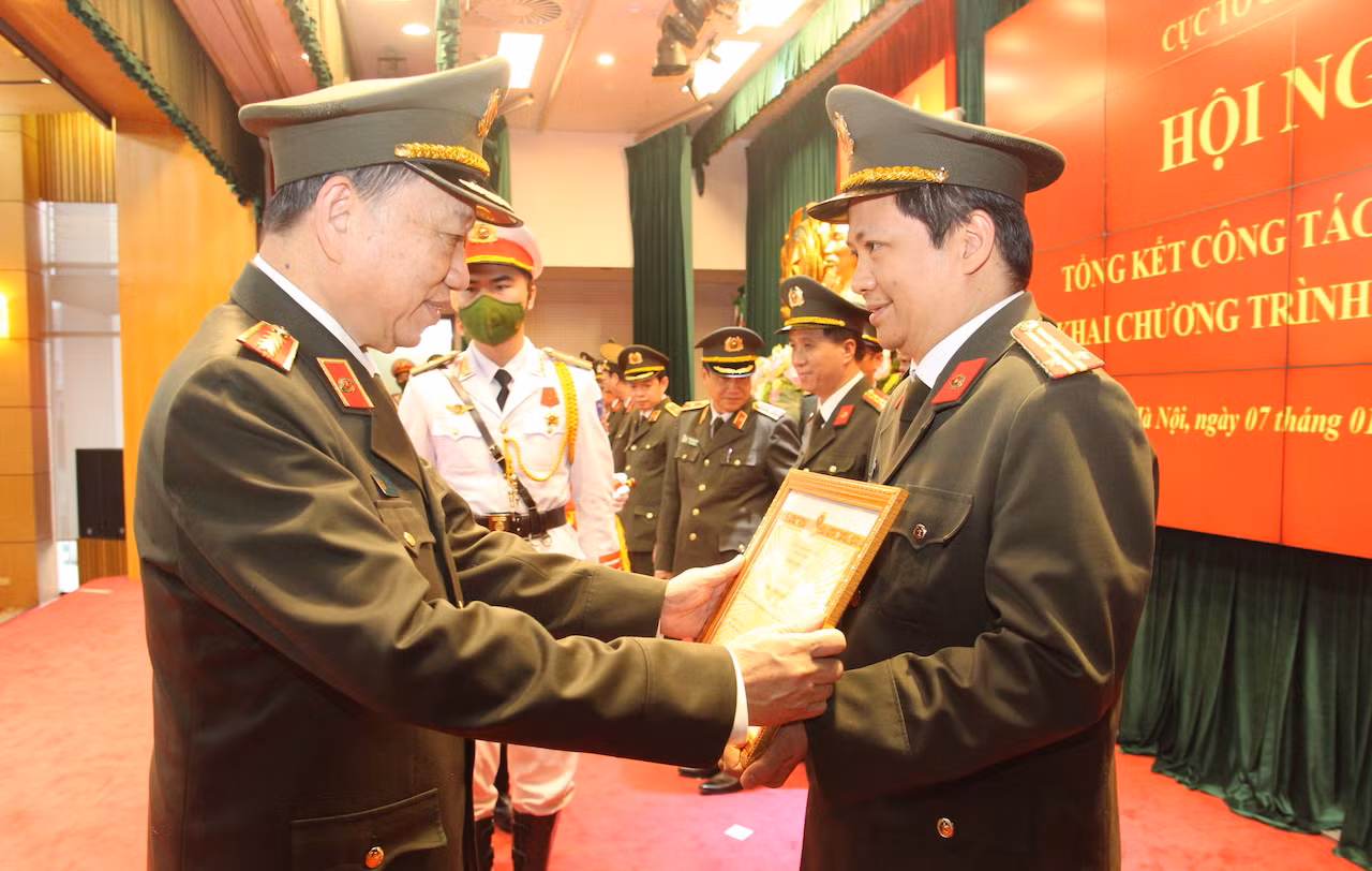 Nâng cao năng lực đội ngũ cán bộ đáp ứng yêu cầu nhiệm vụ -0