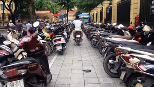 Hàng trăm bãi trông, giữ xe trái phép bị xử phạt trong năm 2021
