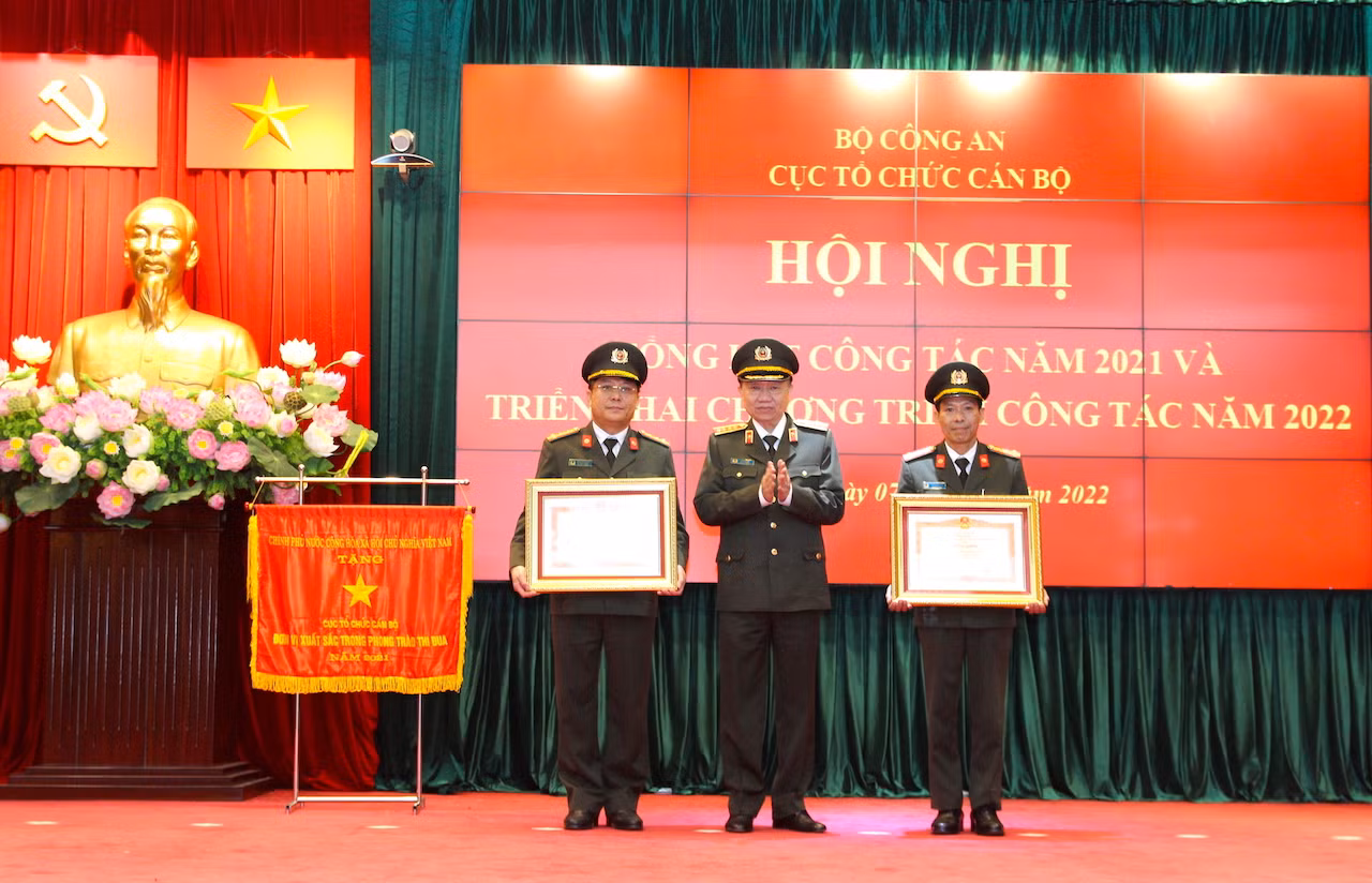 Nâng cao năng lực đội ngũ cán bộ đáp ứng yêu cầu nhiệm vụ -0