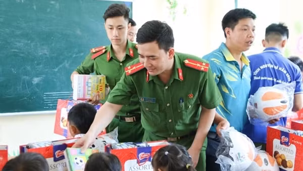 Phó Bí thư Đoàn ghi dấu với hàng nghìn bữa cơm miễn phí cho trẻ em vùng cao