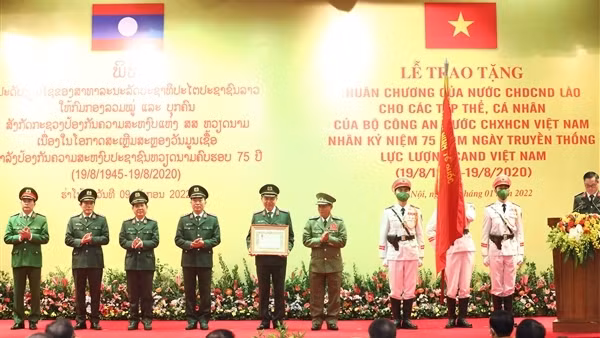 Chủ tịch nước Nguyễn Xuân Phúc tiếp Bộ trưởng Bộ Công an Lào Vilay Lakhamphong ảnh 2