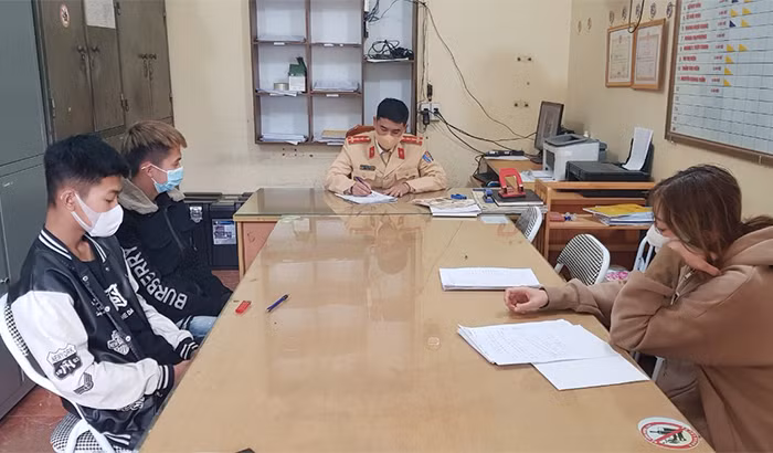 Xử lý nghiêm nhóm thanh thiếu niên điều khiển xe mô tô bốc đầu nguy hiểm -0