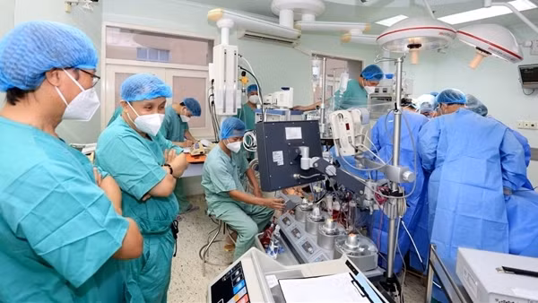 Chạy đua thời gian thực hiện ca ghép tim xuyên Việt ảnh 6