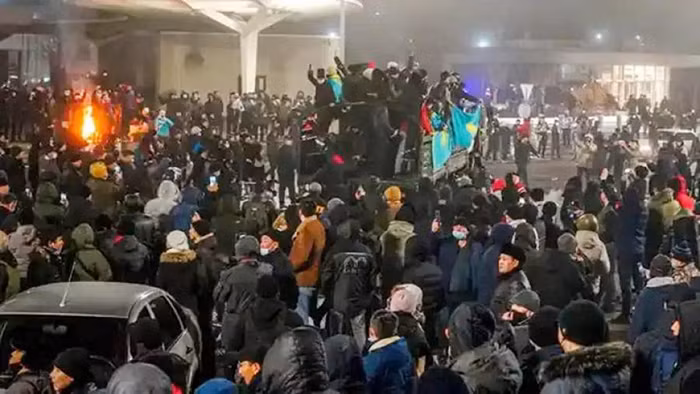 Có bàn tay nước ngoài ở Kazakhstan? -0