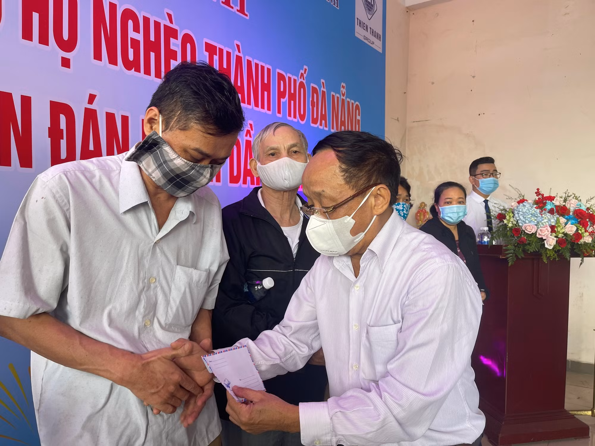Trao 5.400 phần quà trị giá 2,7 tỉ đồng cho cho các hộ gia đình khó khăn ở Đà Nẵng và Quảng Ngãi -1