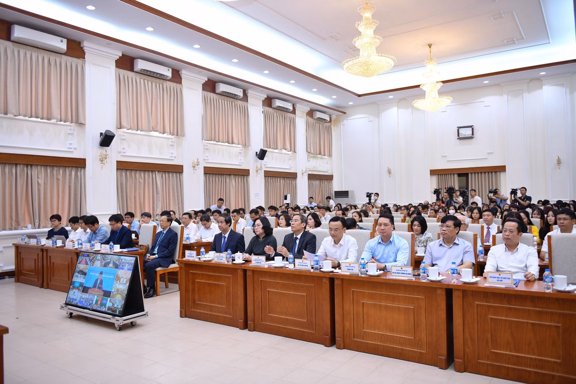 Giải đáp nhiều vấn đề 