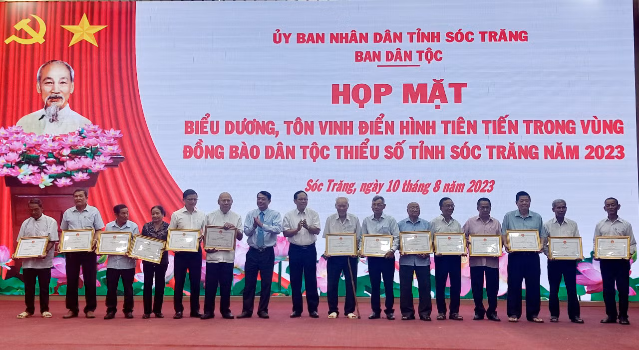 Tuyên dương nhiều gương điển hình trong đồng bào dân tộc ở Sóc Trăng -1