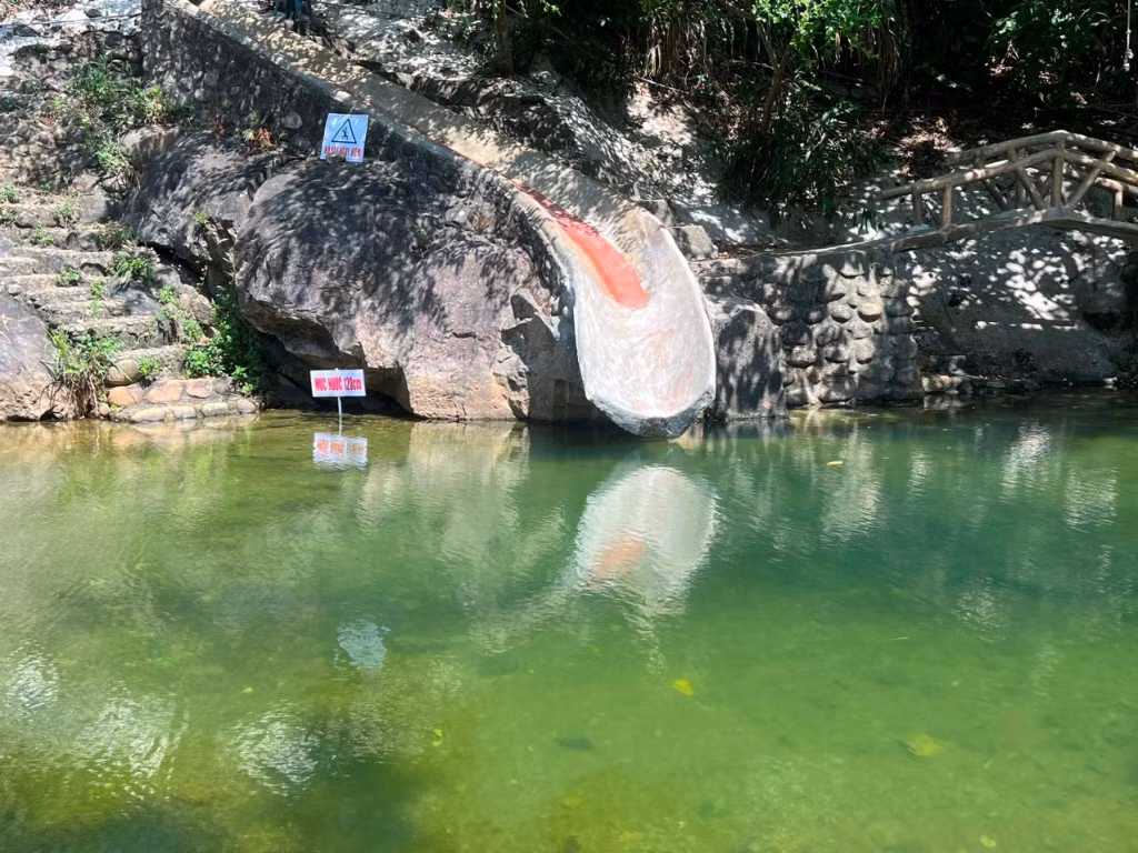 Sau vụ du khách đuối nước, tổng kiểm tra pháp lý các cơ sở kinh doanh dịch vụ du lịch tại suối Lương -0