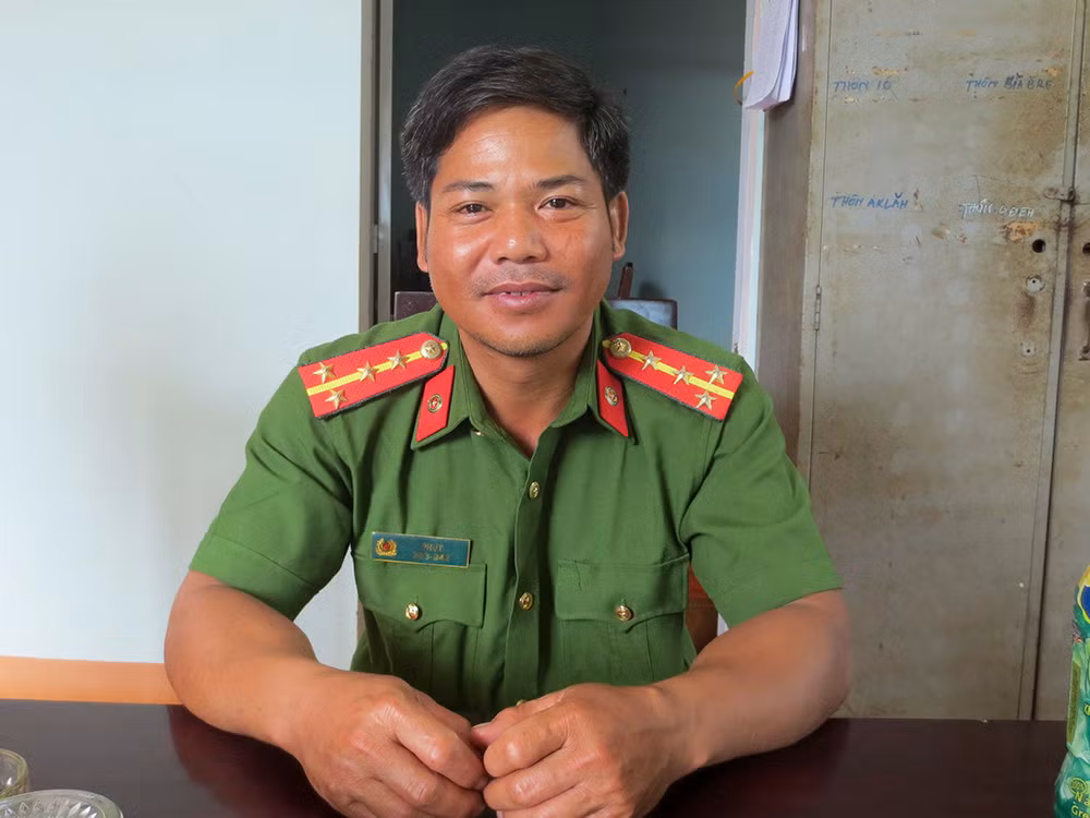 Khi Công an về với buôn làng -0