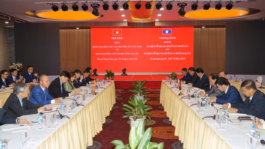 Thắt chặt tình đoàn kết giữa Bộ Công an hai nước Việt Nam - Lào -0