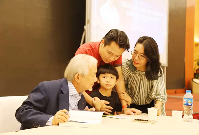 Phải là một công dân trước khi nghĩ đến chuyện toàn cầu -0