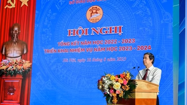 Hà Nội phải giải quyết dứt điểm việc phụ huynh xếp hàng thâu đêm mua, nộp hồ sơ