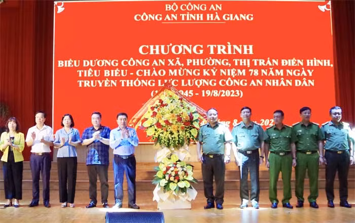 Chương trình biểu dương Công an xã, phường, thị trấn điển hình, tiêu biểu tại Hà Giang -0