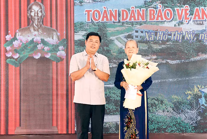 Nhân rộng phong trào toàn dân bảo vệ an ninh Tổ quốc ở tỉnh cực Nam Tổ quốc -0