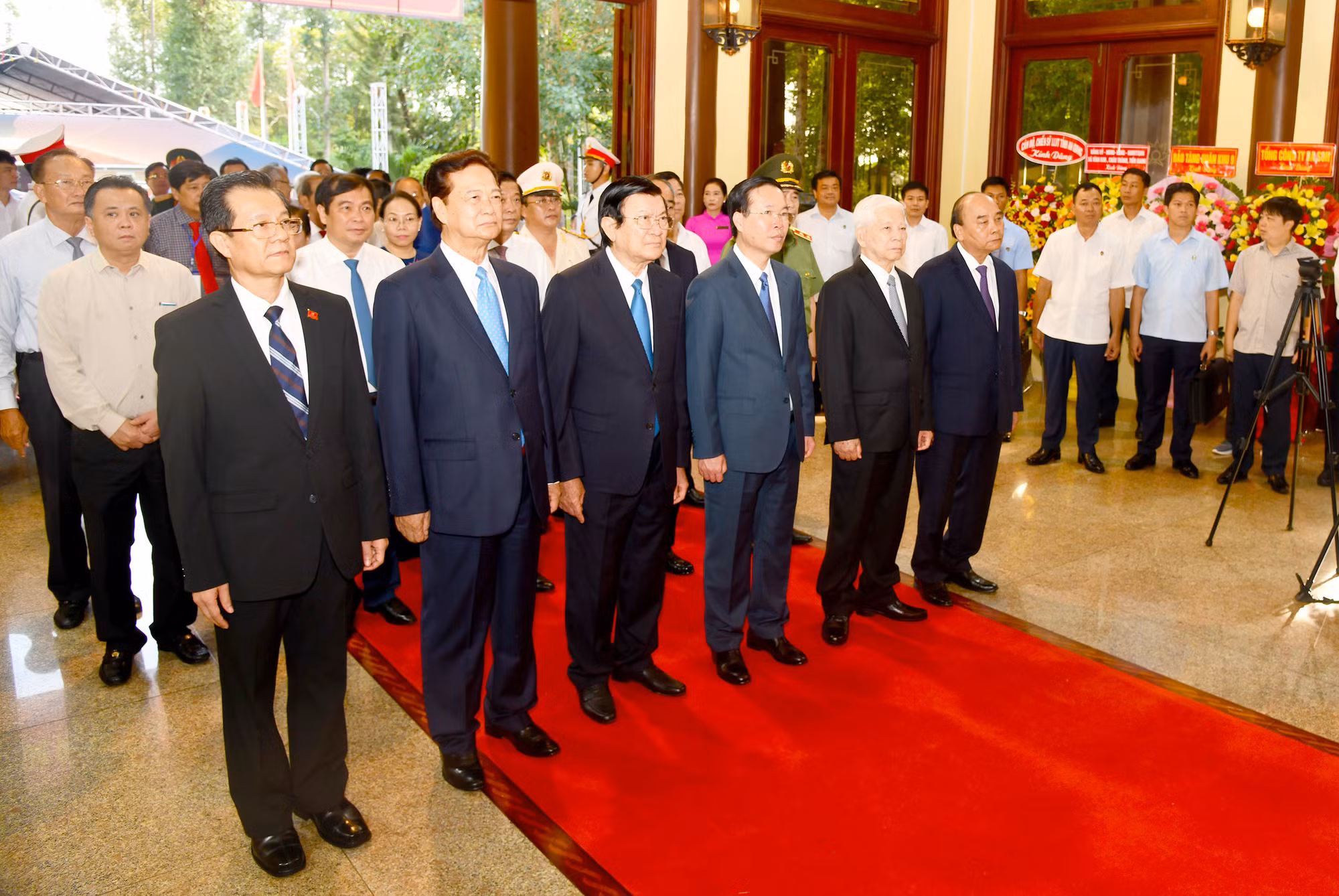 Chủ tịch nước Võ Văn Thưởng dâng hương tưởng nhớ Chủ tịch Tôn Đức Thắng -0